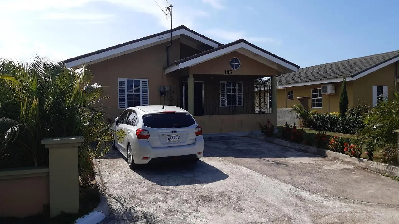 Semesterbostad Bing'S Home Away From Home Ocho Rios