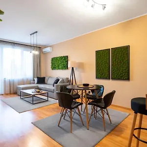 https://cosy-green-apt-close-to-macedonia-square-apartment.sofiahotelsbg.com